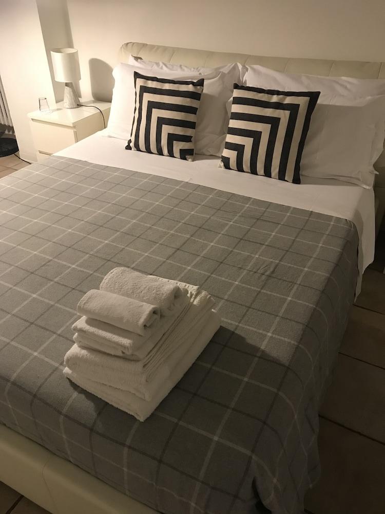 Gallery Guesthouse Рим Экстерьер фото