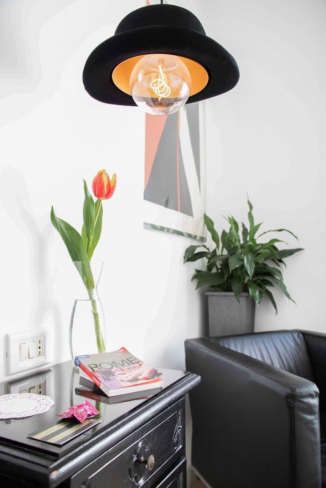 Gallery Guesthouse Рим Экстерьер фото